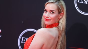 Paige Spiranac向美国世界杯足球队表示支持，只有她才能